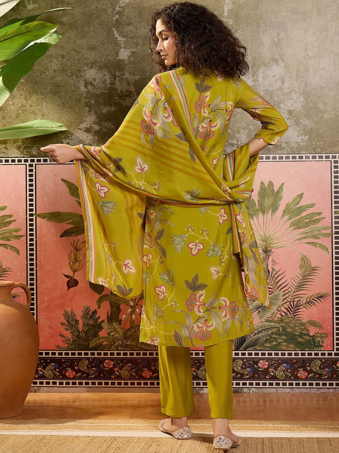 Printed Round Neck Kurta & Trousers With Dupatta