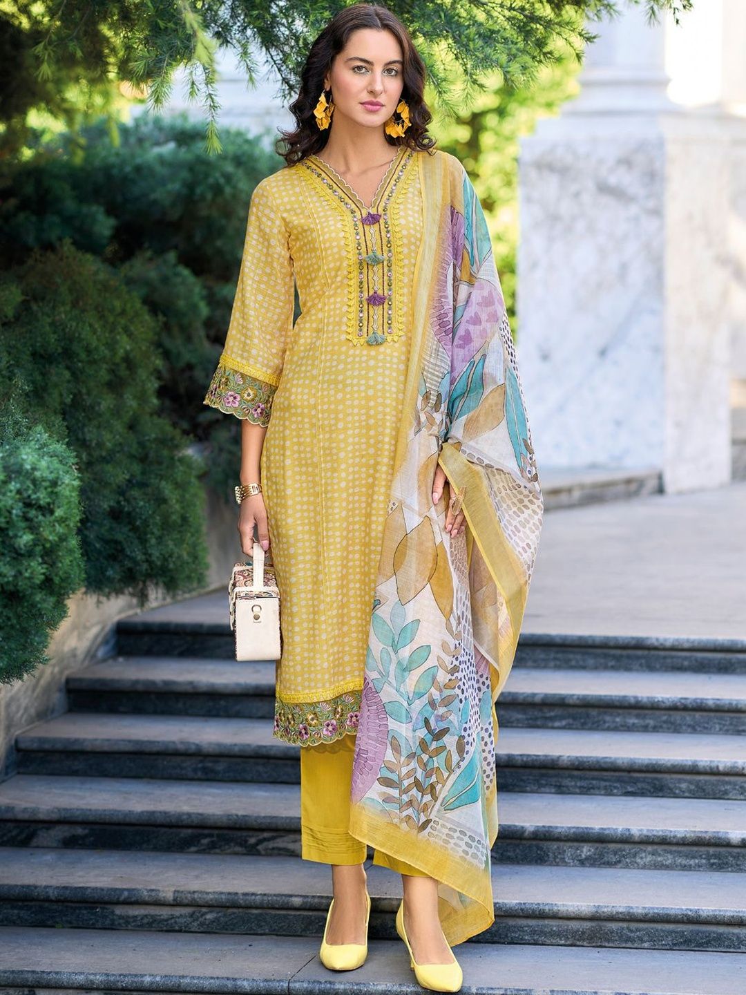 Dhiyona IE Women Ethnic Motifs Printed Regular Thread Work Linen Kurta with Trousers & With Dupatta