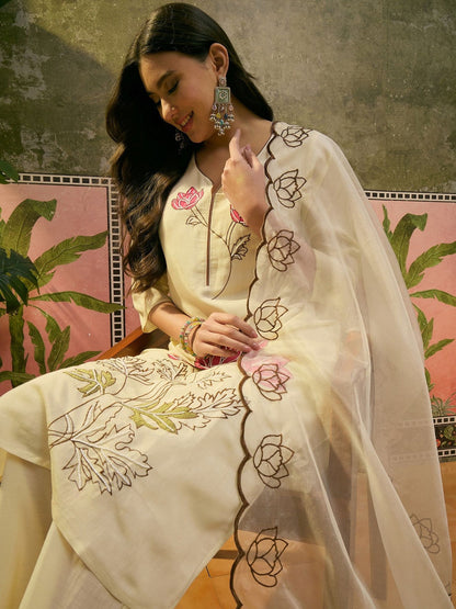 Embroidered Round Neck Kurta & Trousers With Dupatta