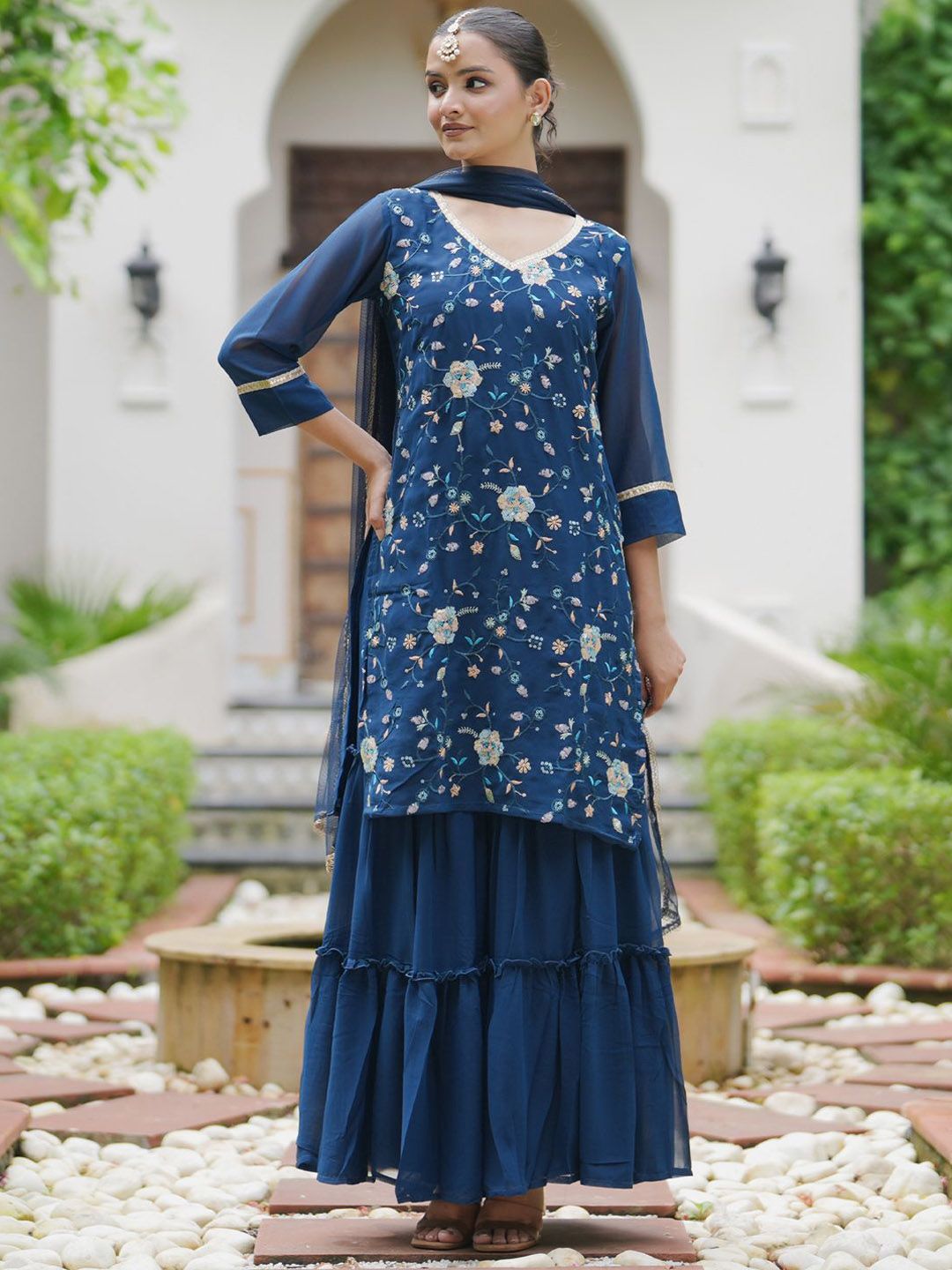 Dhiyona IE Women Floral Embroidered Regular Sequinned Kurta with Sharara With Dupatta