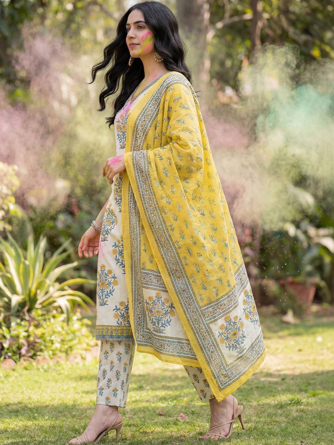 Women Floral Printed Regular Pure Cotton Kurta with Trousers & With Dupatta