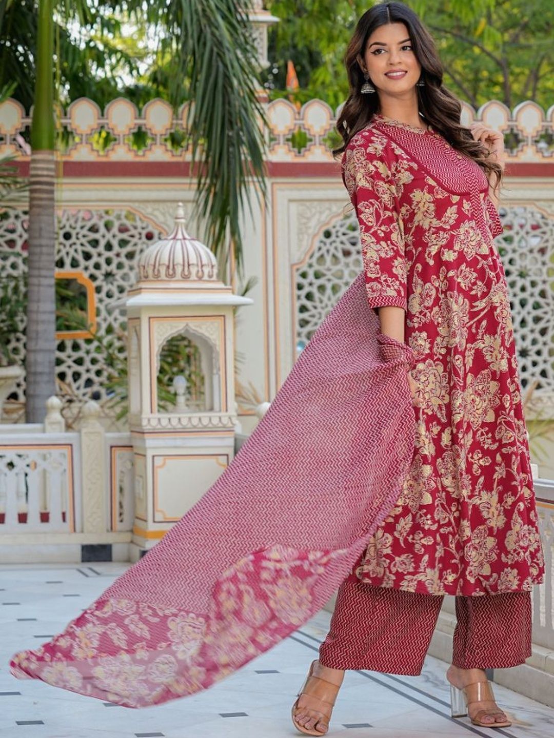 Dhiyona KL Women Floral Printed Panelled Kurta with Trousers & With Dupatta