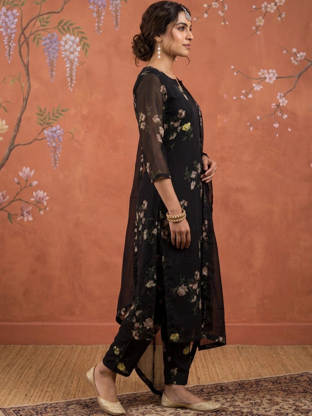 Women Floral Printed Regular Kurta with Trousers & With Dupatta