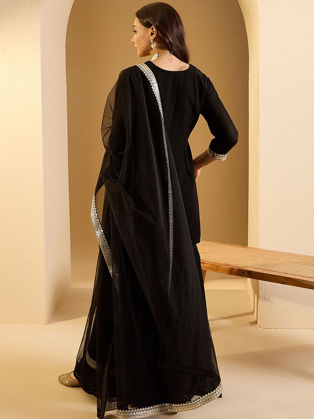 Dhiyona IN Women Floral Embroidered Regular Sequinned Kurti with Sharara & With Dupatta