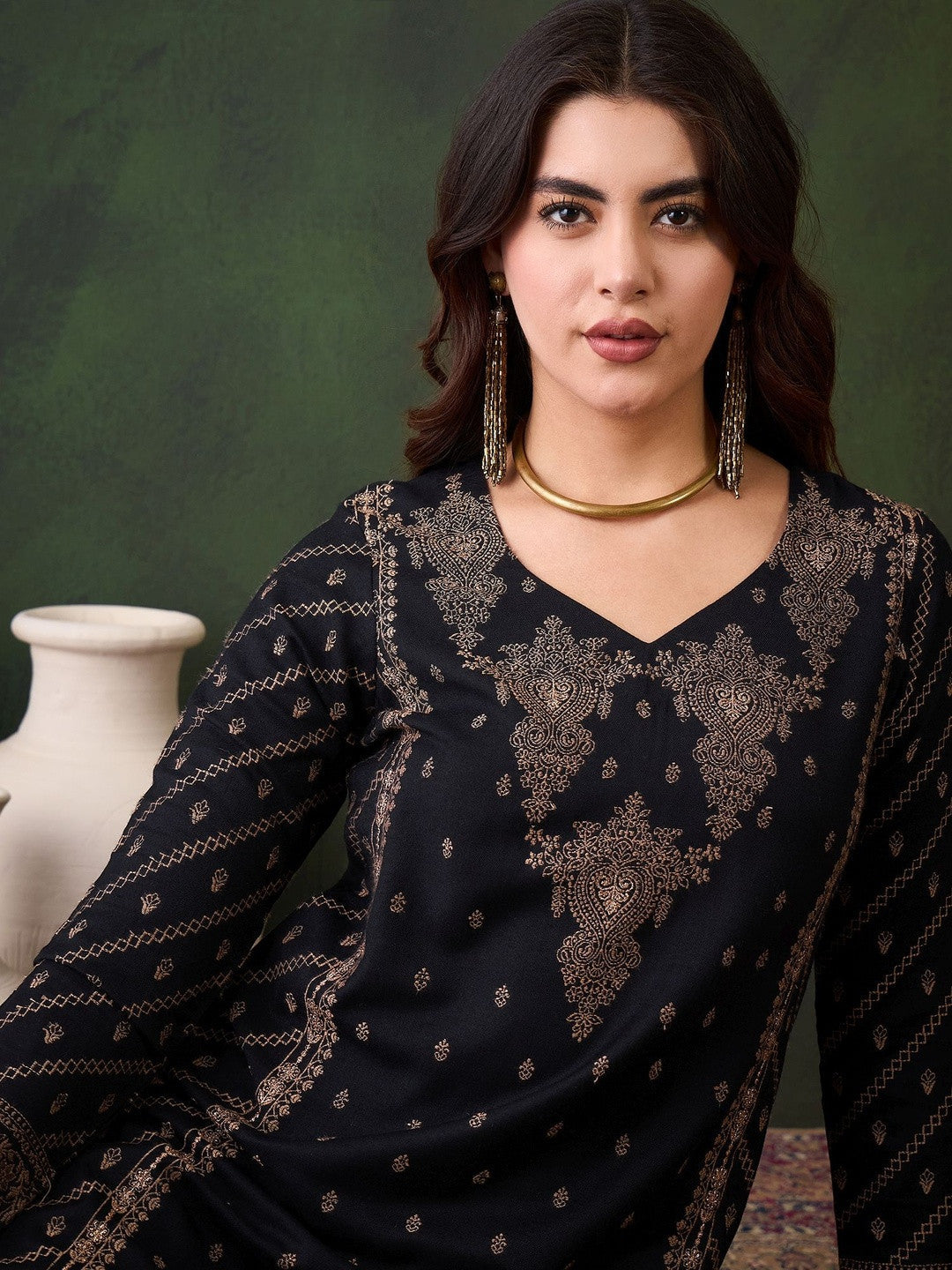 Woven Design Straight Kurta & Trousers