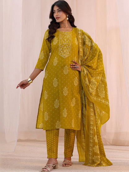 Women Ethnic Motifs Printed Regular Kurta with Trousers & With Dupatta