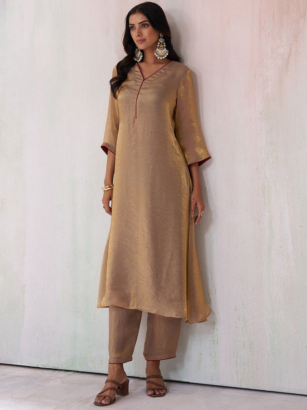 Dhiyona CH V-Neck A-Line Kurta With Trouser