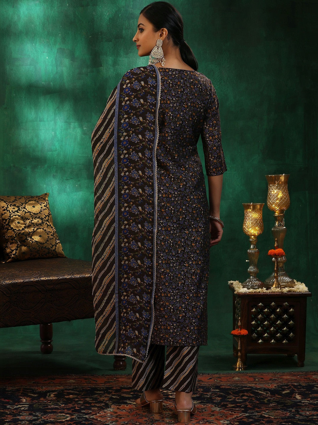 Women Floral Printed Regular Thread Work Kurta with Trousers & With Dupatta