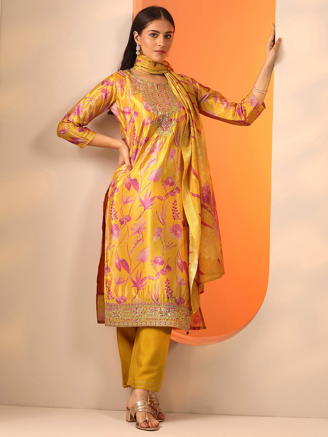 Women Floral Printed Thread Work Straight Kurta with Trousers & Dupatta