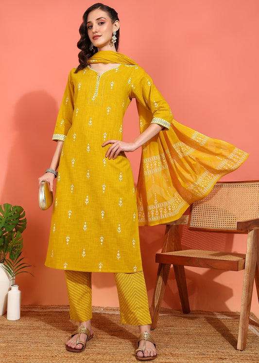 Dhiyona KL Floral Printed Sweetheart Neck Straight Kurta With Trousers And Dupatta