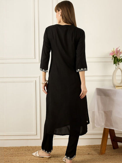 Dhiyona IE Embroidered Round Neck Three-Quarter Sleeves Tunic And Trousers