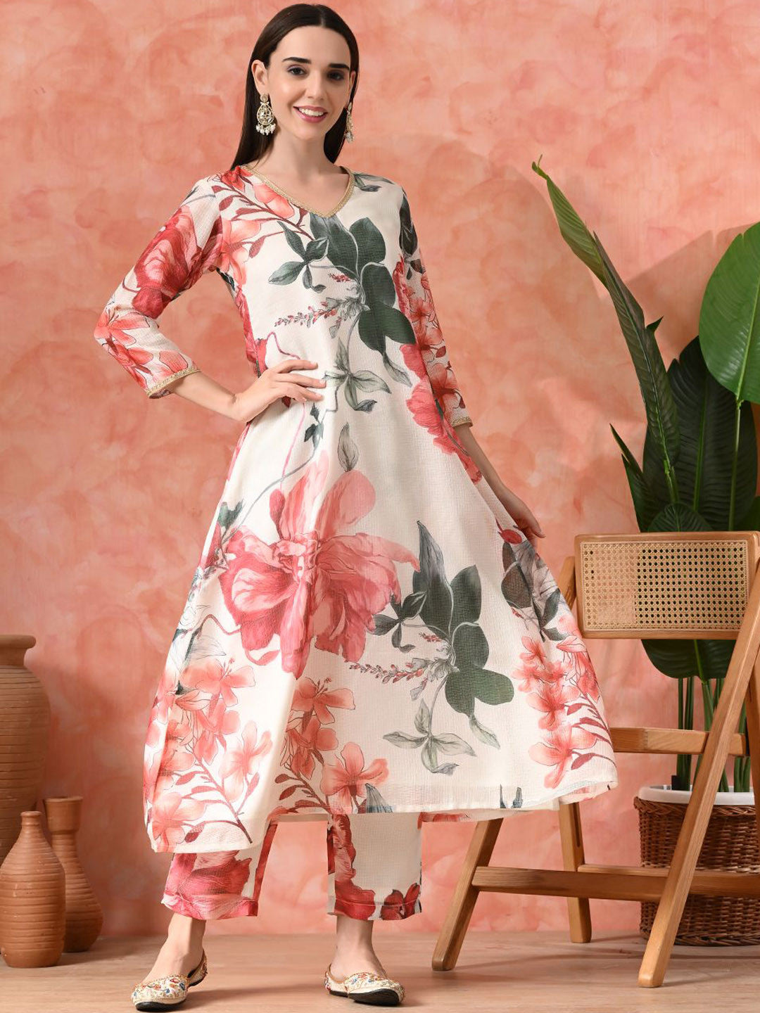 Women Floral Printed A-Line Kurta With Trouser Set