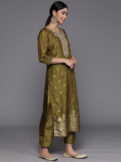 Women Floral Embroidered Sweetheart Neck Pure Silk Kurta With Trousers & Dupatta