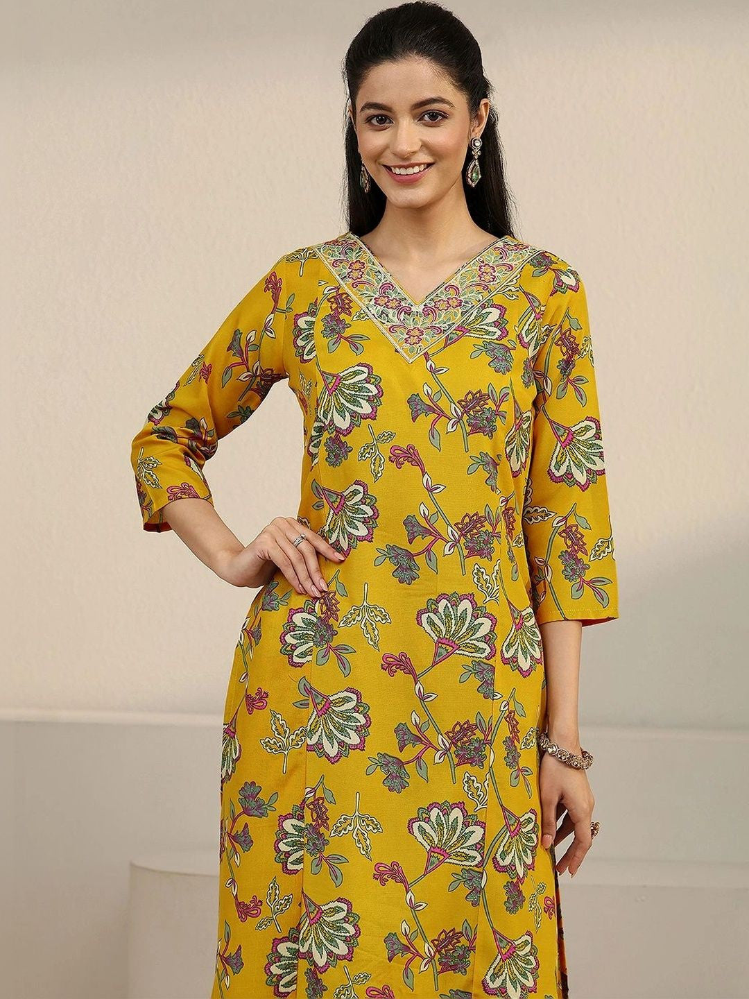 Women Floral Printed Regular Thread Work Kurta with Trousers & With Dupatta