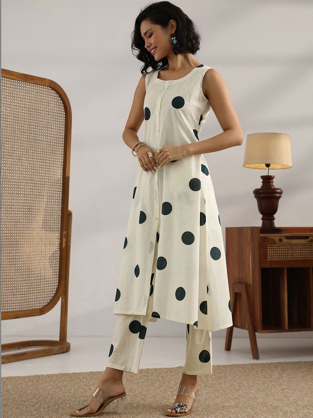Women Printed Regular Kurta with Trousers