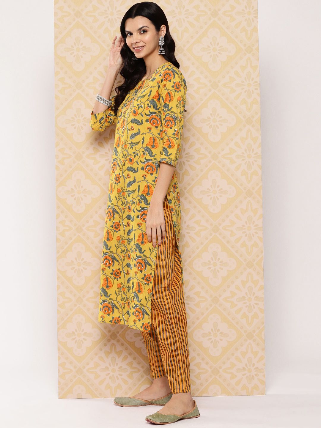 Dhiyona KL Women Floral Printed Regular Pure Cotton Kurta with Trousers & Dupatta