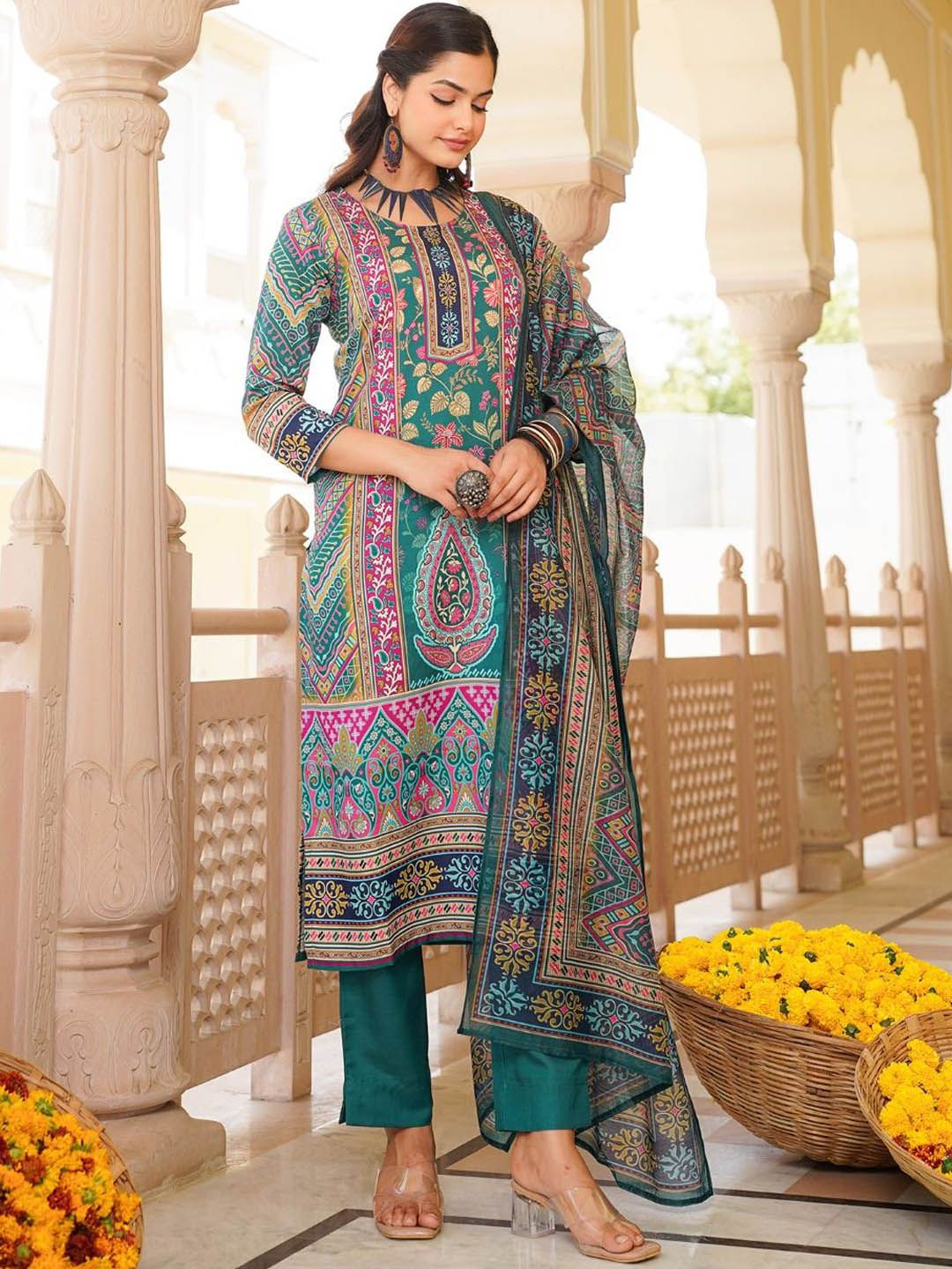 Dhiyona KL Women Floral Printed Regular Kurta with Trousers & With Dupatta