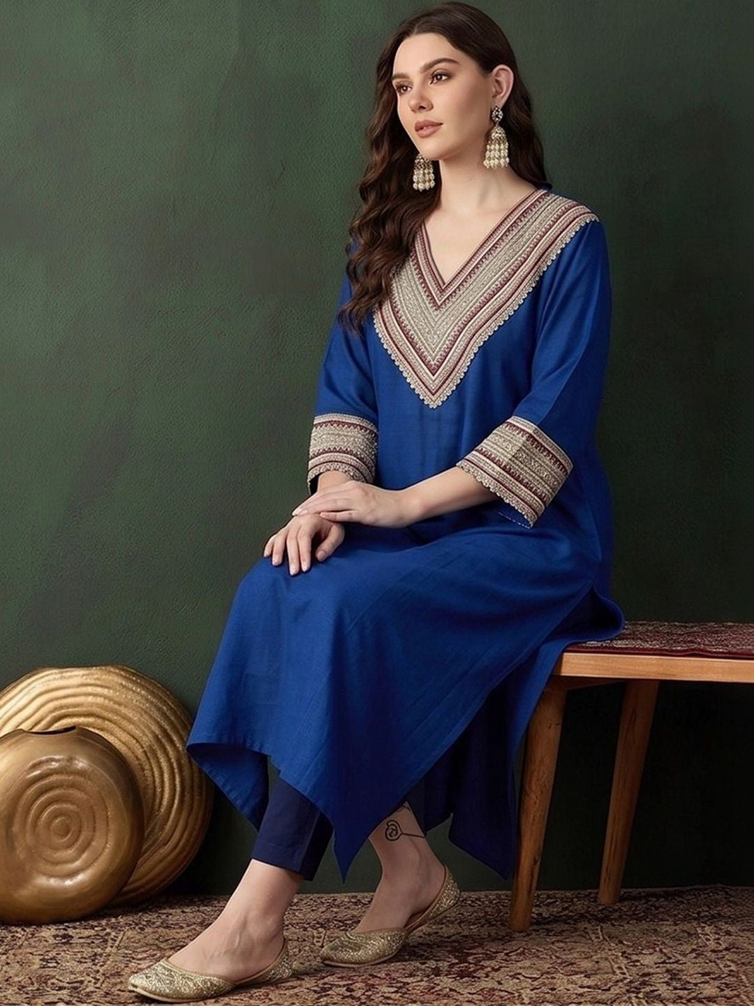 Women Ethnic Motifs Embroidered Regular Thread Work Kurta with Trousers