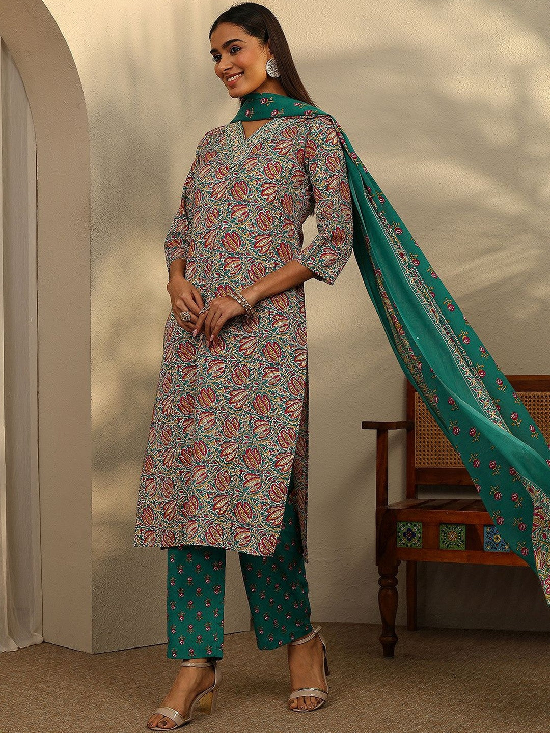 Women Ethnic Motifs Printed Regular Kurta with Trousers & With Dupatta