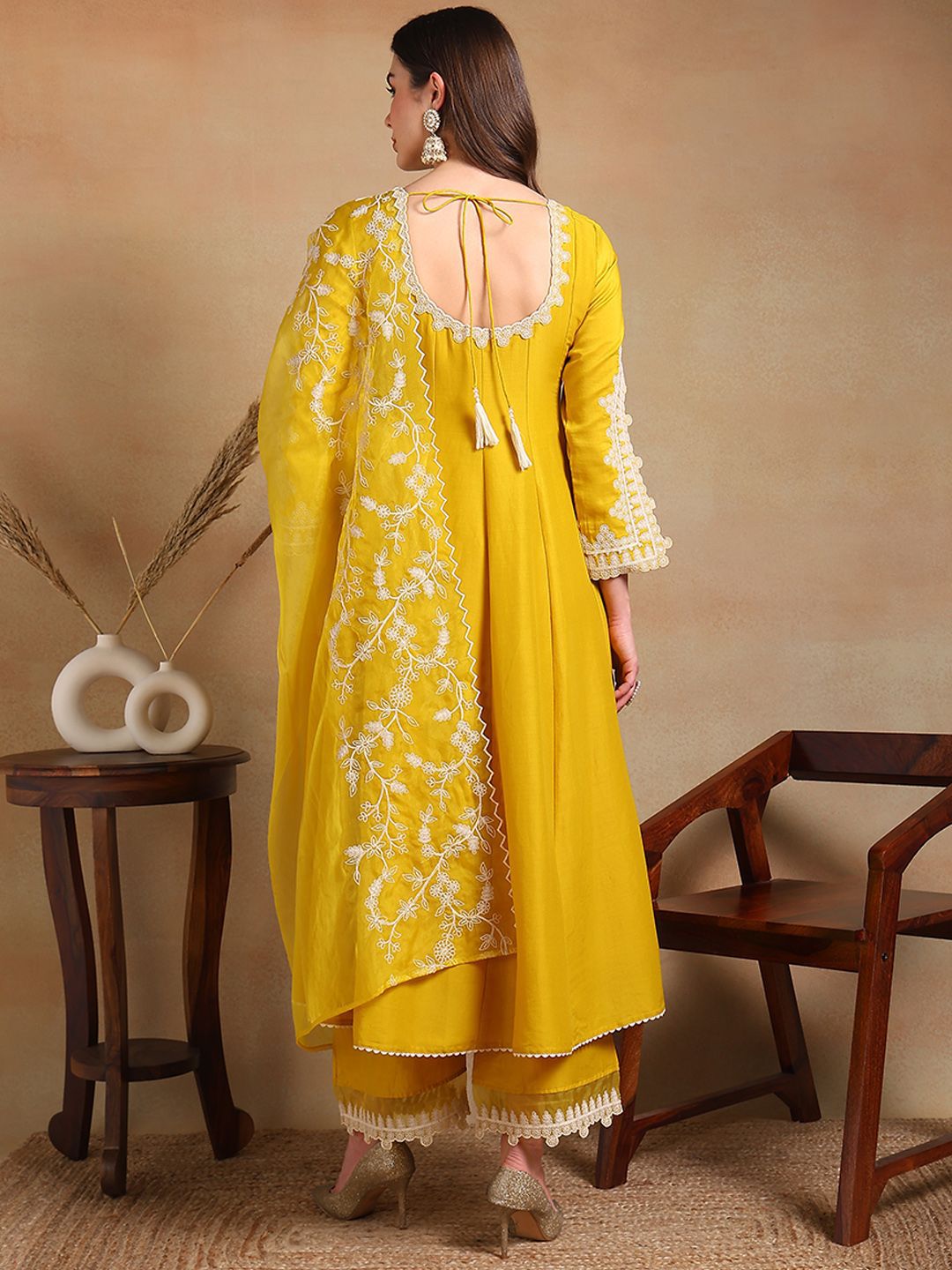 Dhiyona KL Women Panelled Thread Work Kurta with Palazzos & With Dupatta