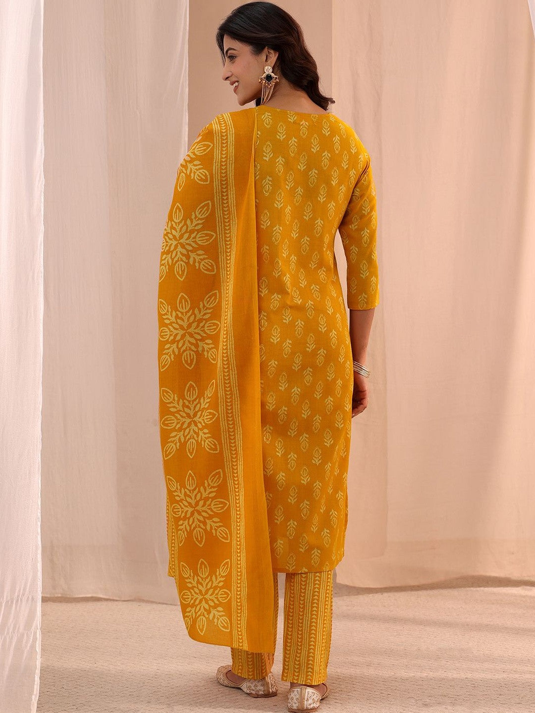 Women Ethnic Motifs Printed Regular Kurta with Trousers & With Dupatta
