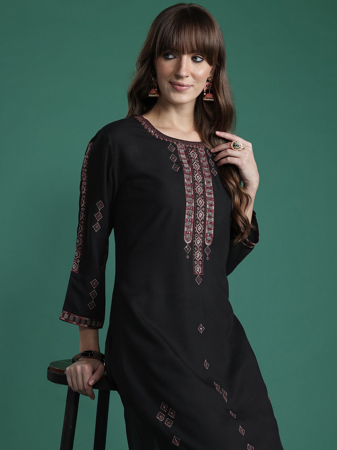 Dhiyona IE Ethnic Motifs Embroidered Thread Work Kurta with Trousers