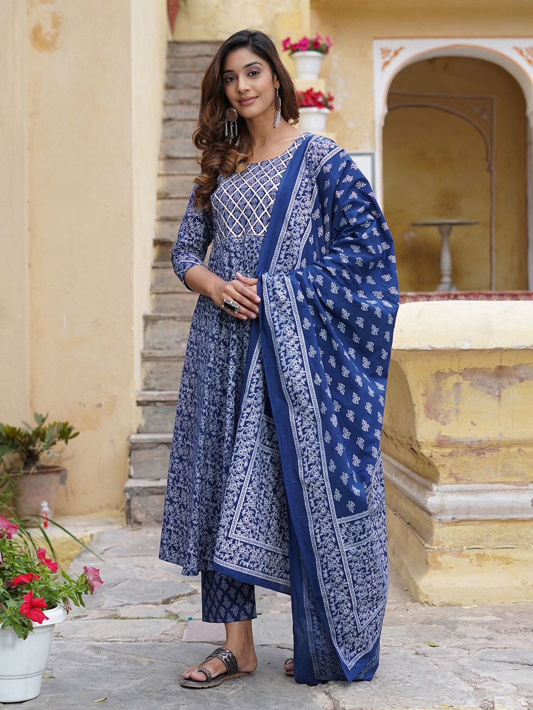 Dhiyona KL Floral Printed Gotta Patti Pure Cotton Kurta with Trousers & With Dupatta