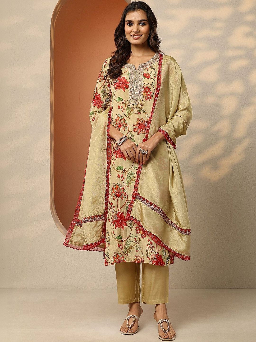 Women Floral Printed Regular Thread Work Kurta with Trousers & With Dupatta
