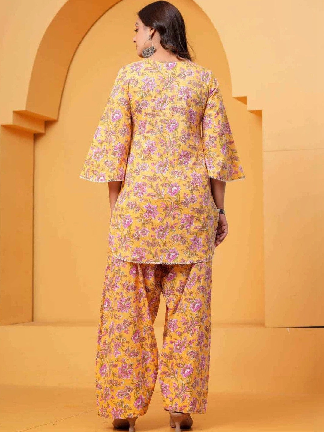 Women Floral Printed Regular Pure Cotton Kurta with Patiala