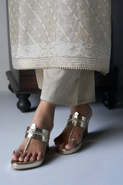 Women's Fog Beige Woven Zari Kurta Suit Set With Delicate Embroidery Detailing