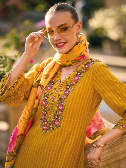 Floral Embroidered Regular Thread Work Pure Cotton Kurta with Trousers & Dupatta
