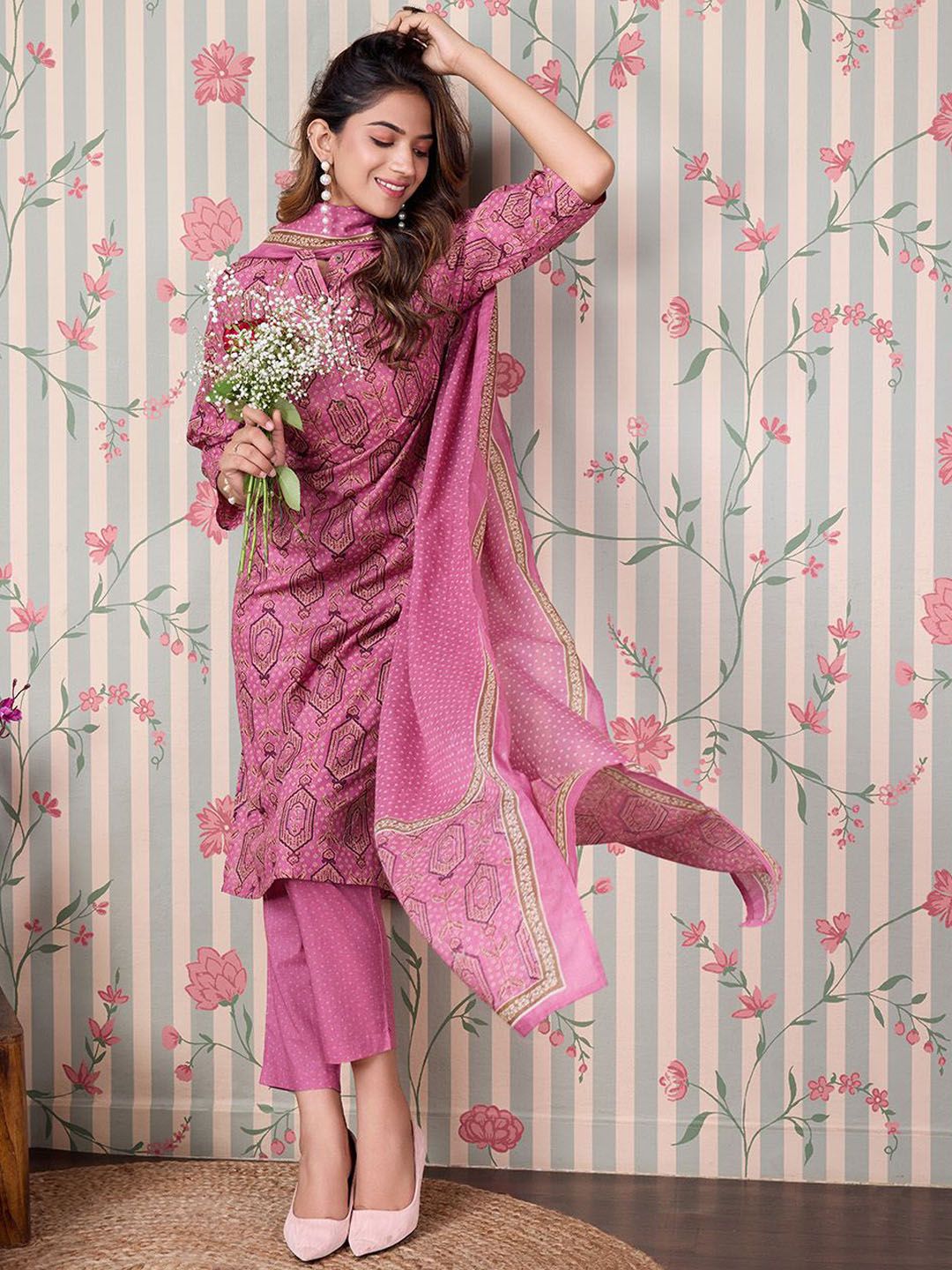 Dhiyona OD  Floral Printed Regular Pure Cotton Kurta with Trousers & Dupatta