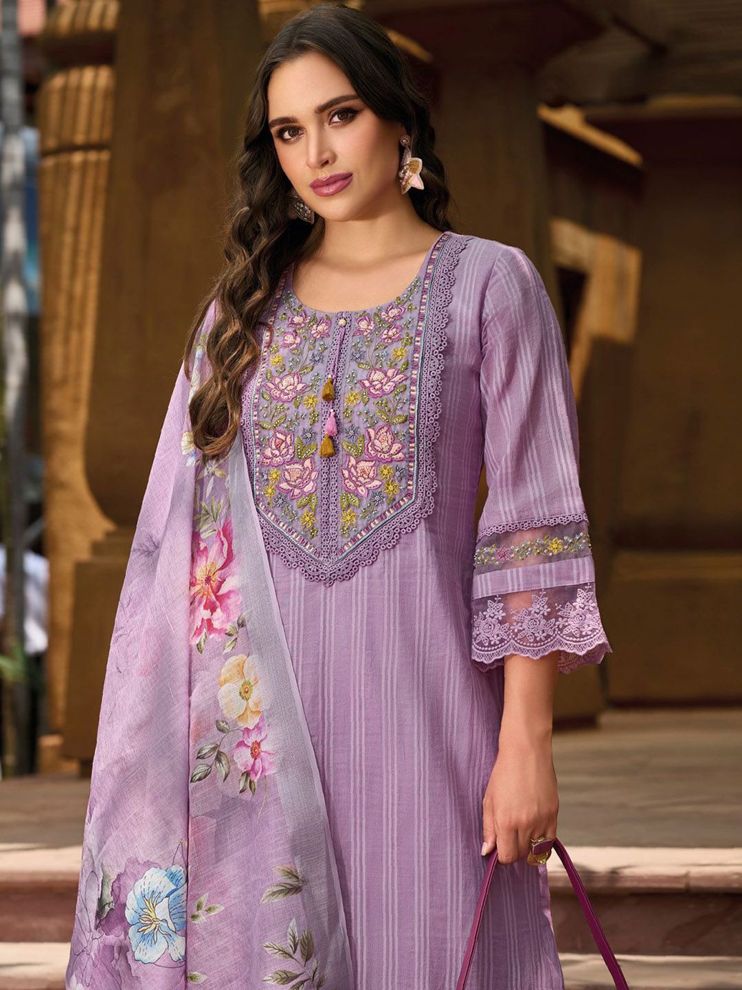 Women Floral Yoke Design Thread Work Linen Kurta with Trousers & With Dupatta