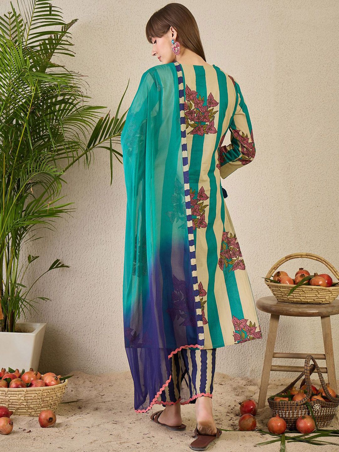 Women Floral Printed Pure Cotton V-Neck Kurta with Trousers & With Dupatta