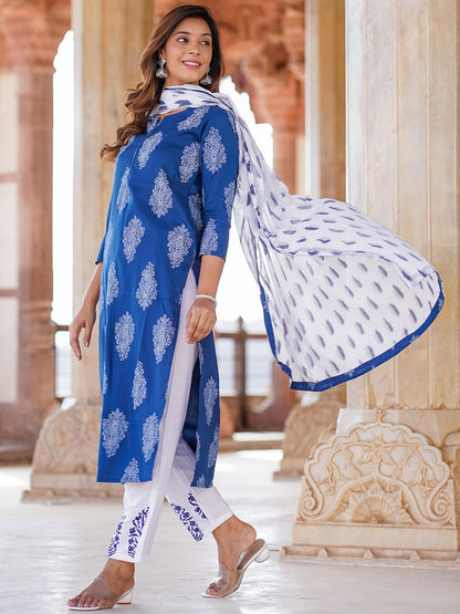 Dhiyona KL Paisley Printed Straight Kurta With Trousers & Dupatta