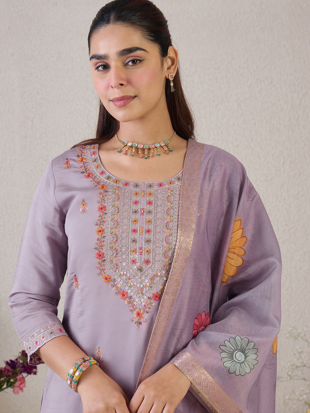 Floral Embroidered Round Neck Thread Work Straight Kurta & Trousers & Dupatta