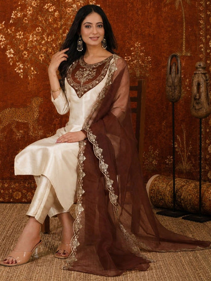 Women Ethnic Motifs Embroidered Regular Thread Work Kurta with Trousers & With Dupatta