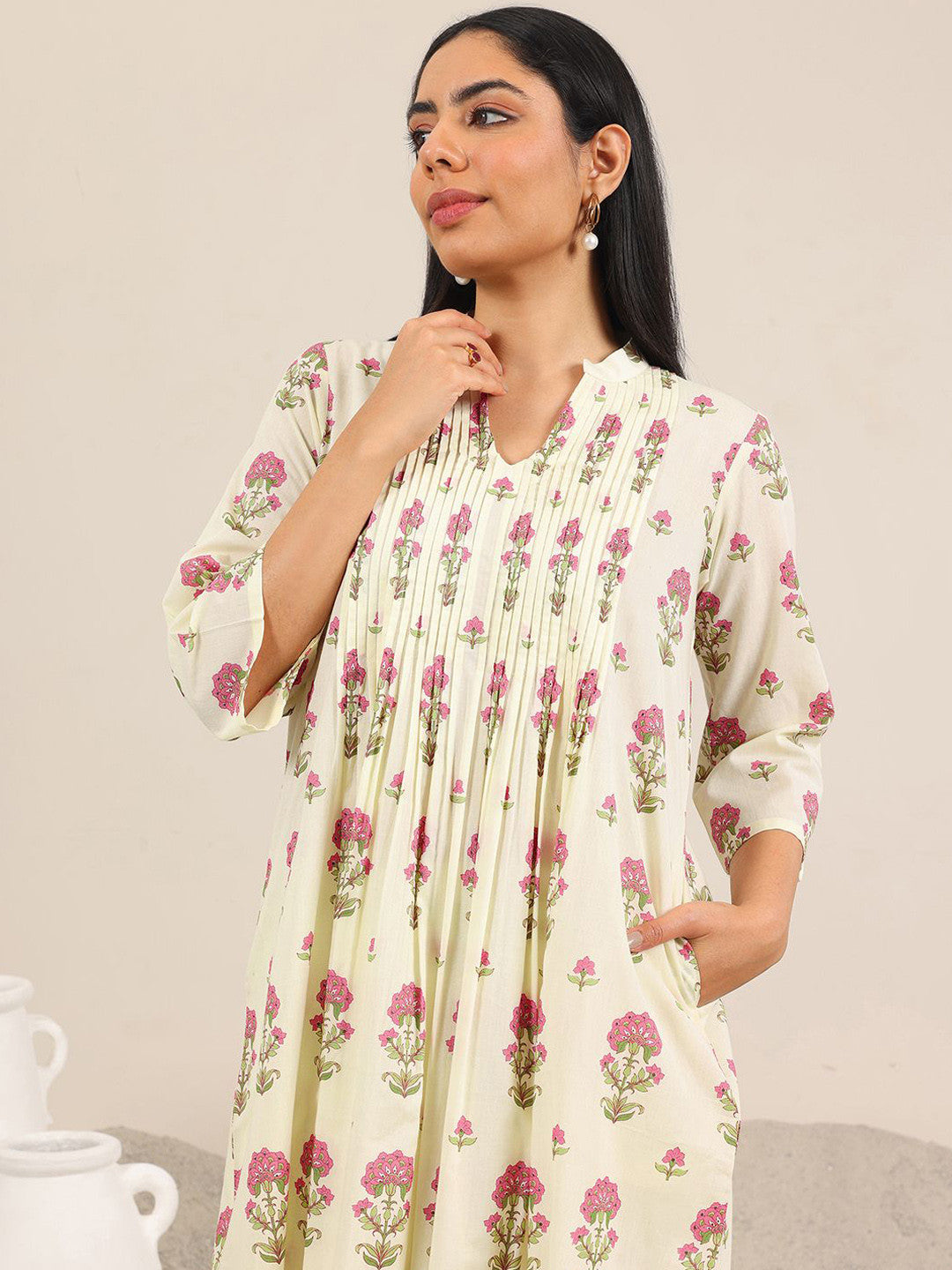 Floral Printed Mandarin Collar Straight Kurta With Trouser
