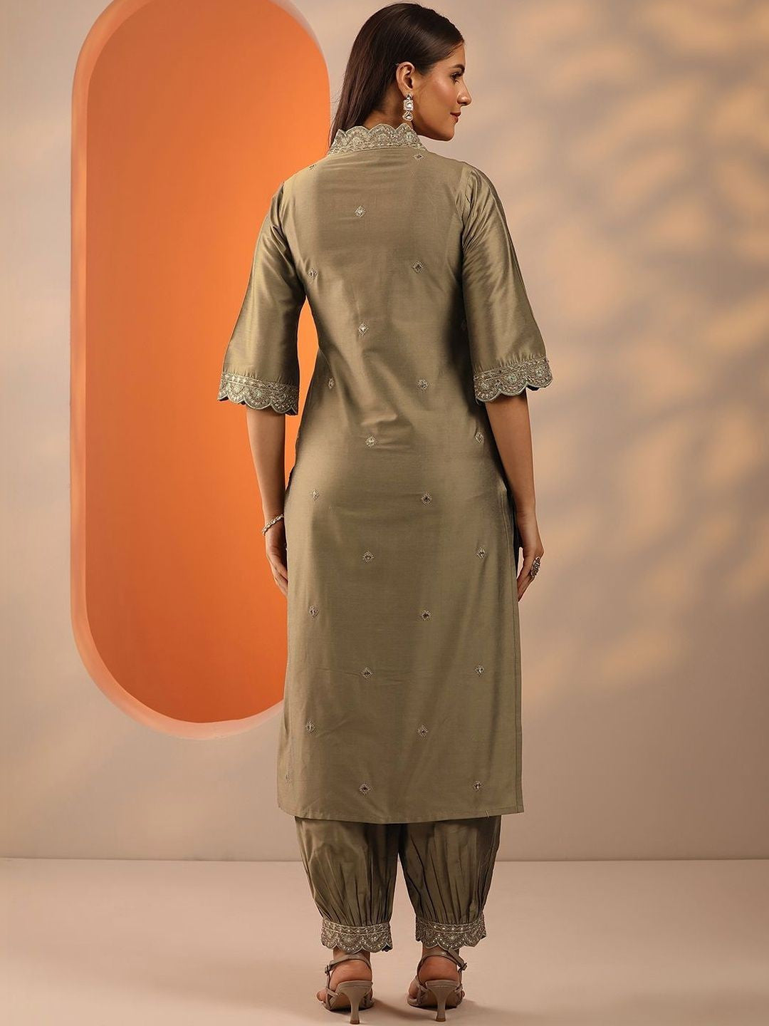 Women Ethnic Motifs Embroidered Regular Thread Work Kurta with Salwar