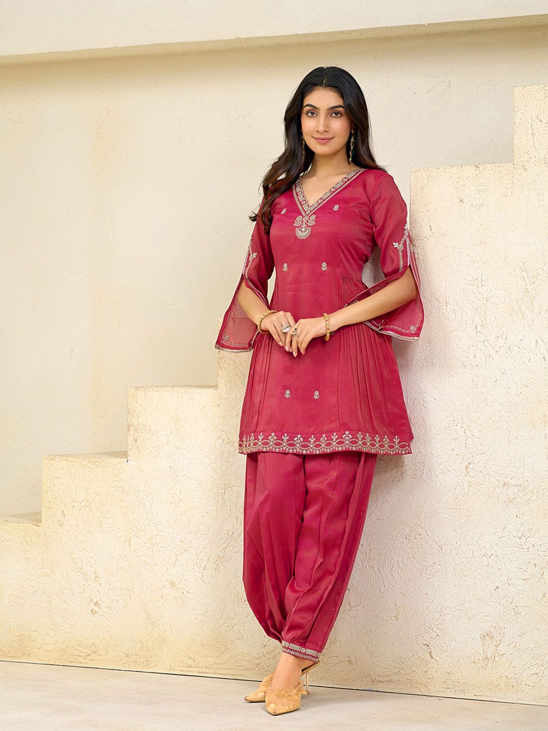 Dhiyona CH Women Floral Embroidered Regular Sequinned Kurta with Patiala