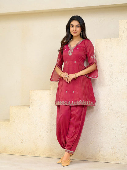 Dhiyona CH Women Floral Embroidered Regular Sequinned Kurta with Patiala