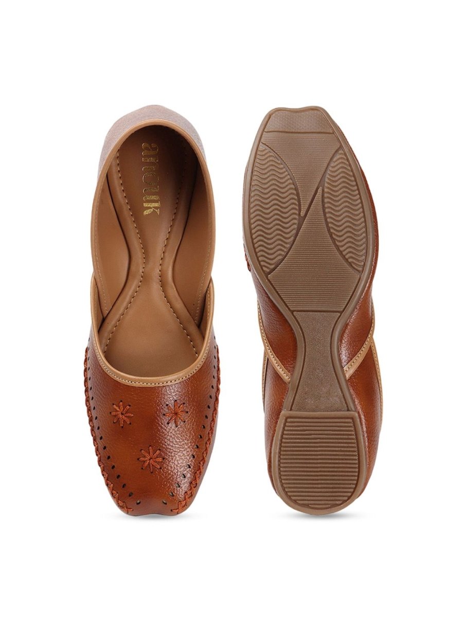 Dhiyona AK Women Embellished Ballerinas