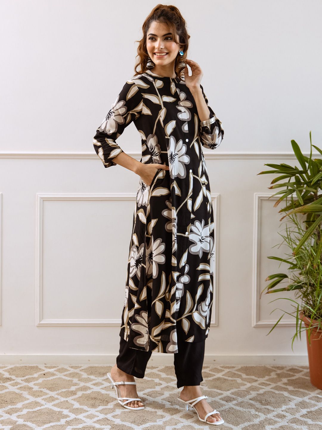 Dhiyona IS Women's Women Floral Printed Regular Kurta with Trousers