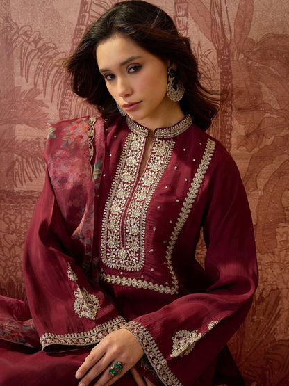 Embroidered Mandarin Collar Kurta & Trousers Kurta Set