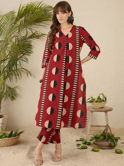 Women Printed Pleated Pure Cotton Kurta with Trousers