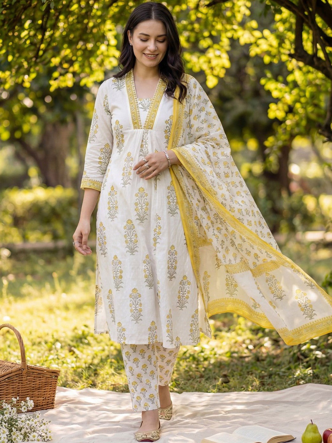 Women Floral Printed Regular Pure Cotton Kurta with Trousers & With Dupatta