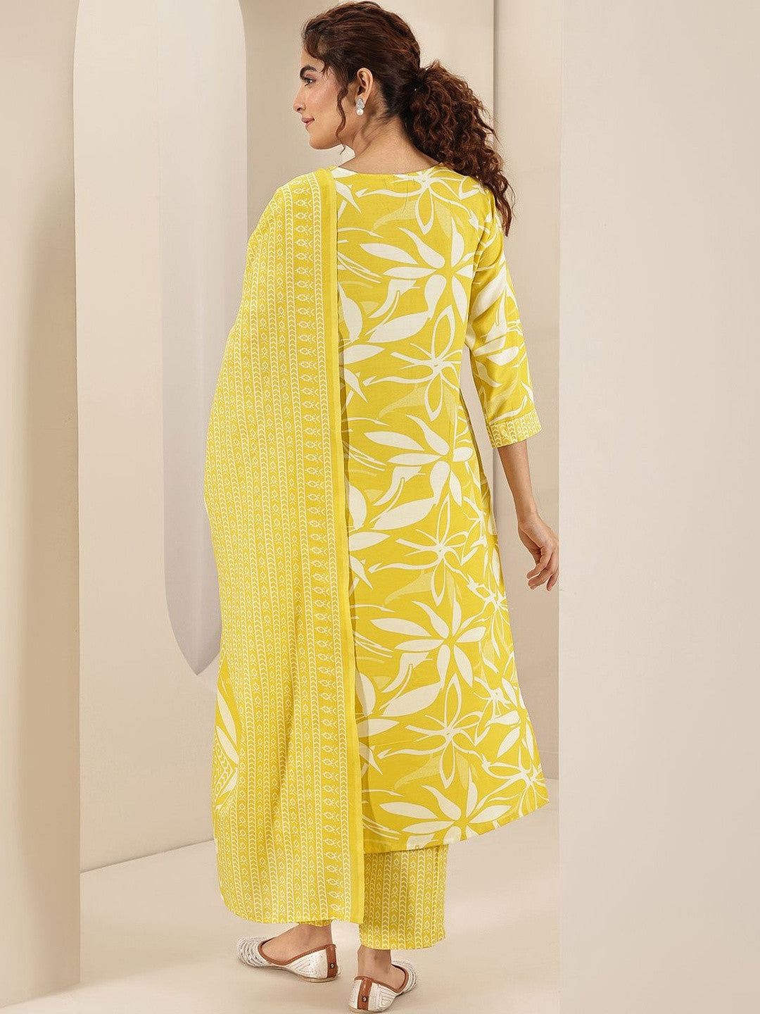 Women Floral Printed Regular Thread Work Kurta with Trousers & With Dupatta