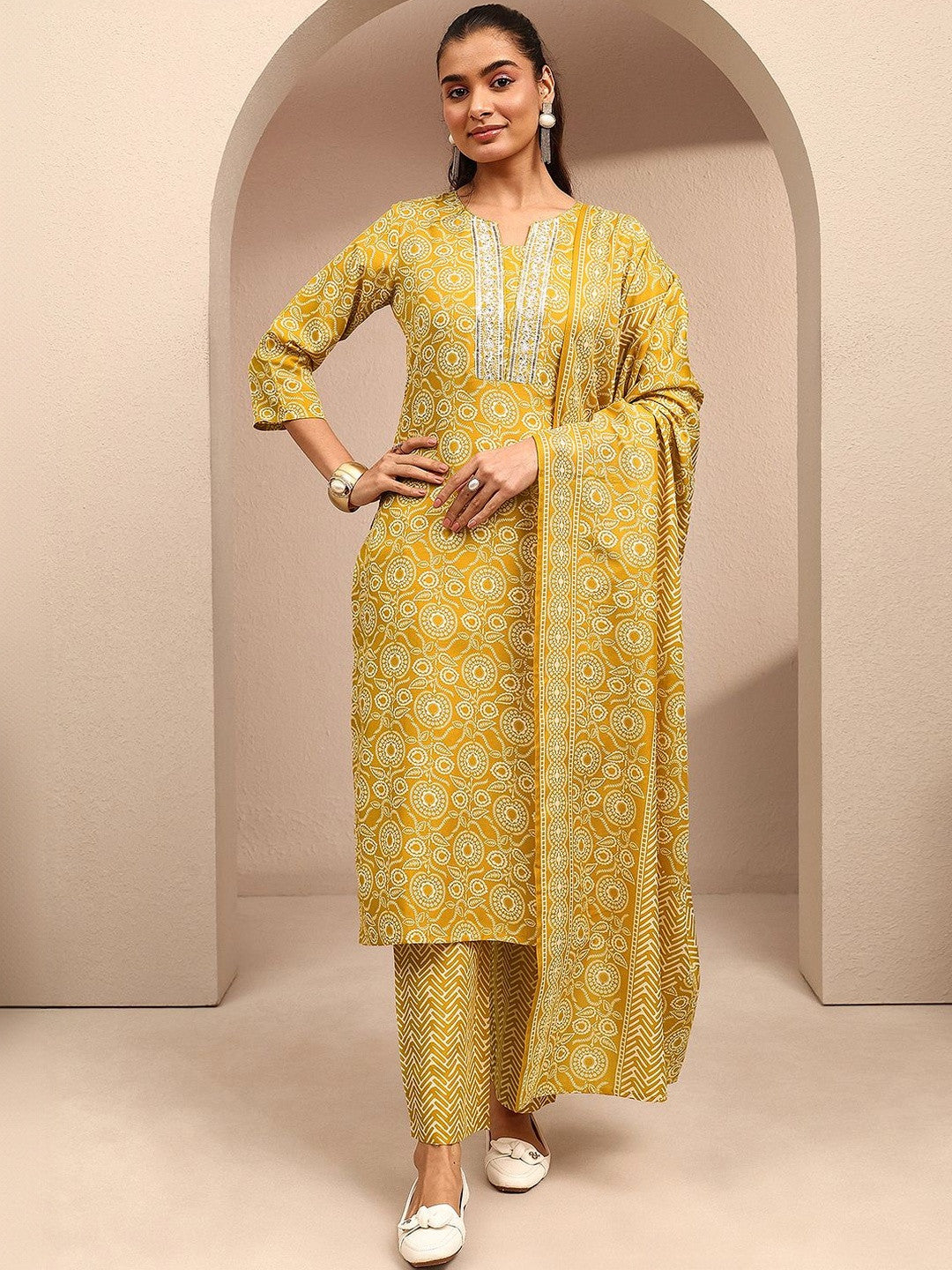Women Ethnic Motifs Printed Regular Thread Work Kurta with Trousers & With Dupatta