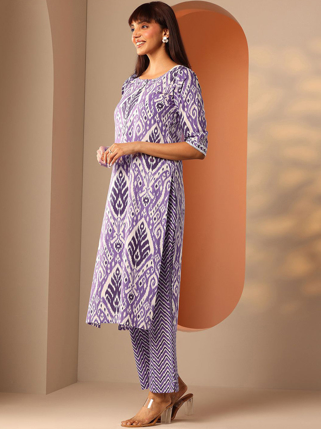 Women Abstract Printed Kurta with Trousers