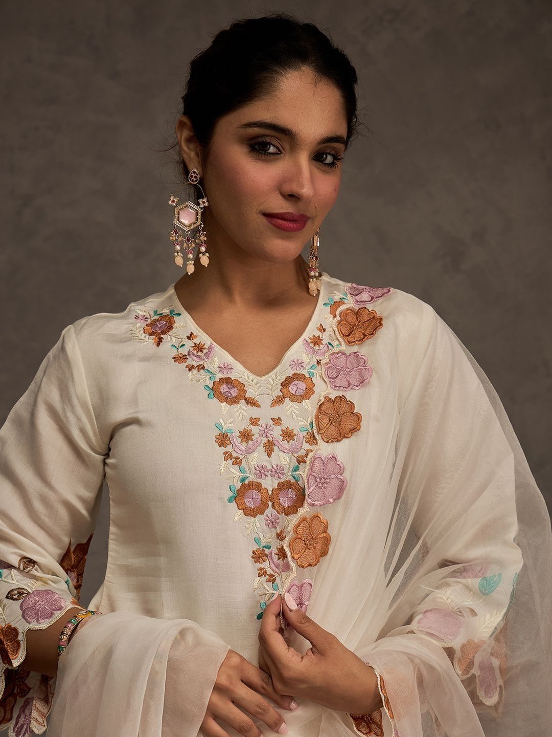 Dhiyona IE Women Floral Embroidered Kurta with Trousers & Dupatta